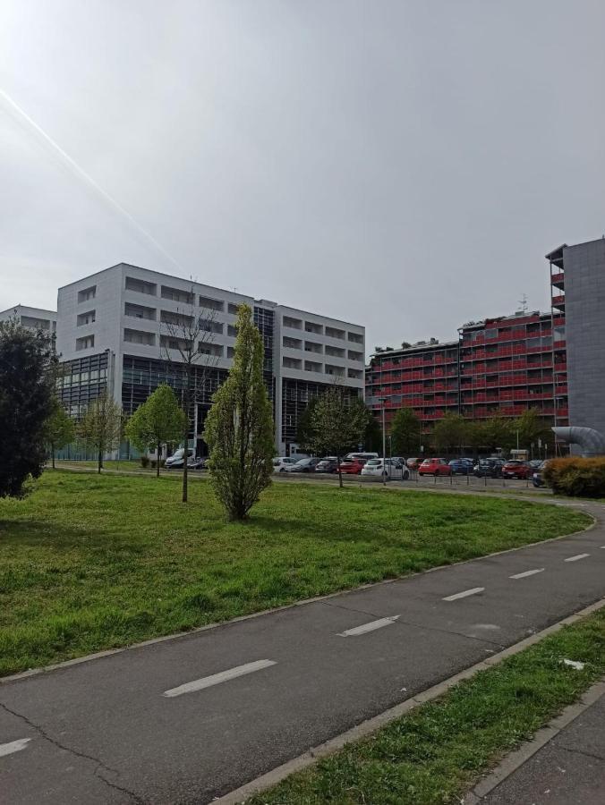 Llhome Bologna Elegante Monolocale Ristrutturato Con Posto Auto Coperto Exteriör bild